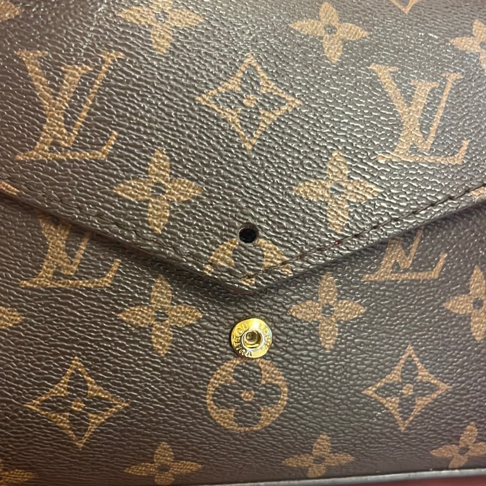 I’m looking to purchase a replacement button for my Félicie Pochette